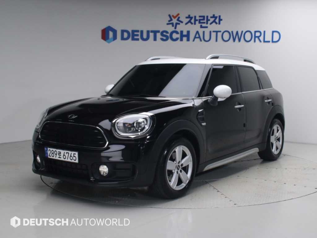 2017 MINI Countryman (F60) Negro - Miniatura 2
