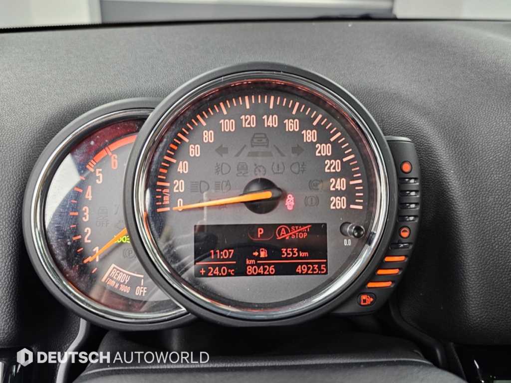 2017 MINI Countryman (F60) Negro - Miniatura 6