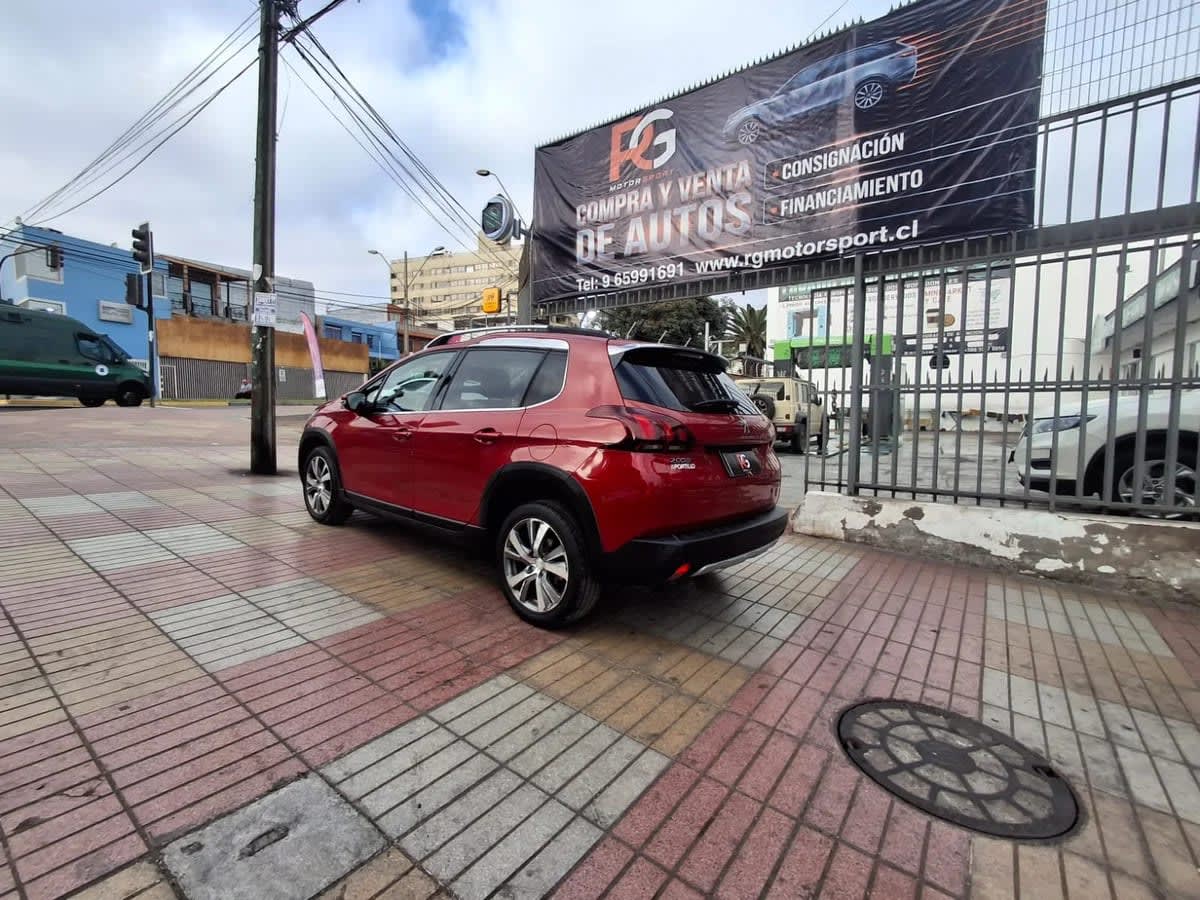 2018 Peugeot 2008 ALLURE Rojo - Miniatura 2