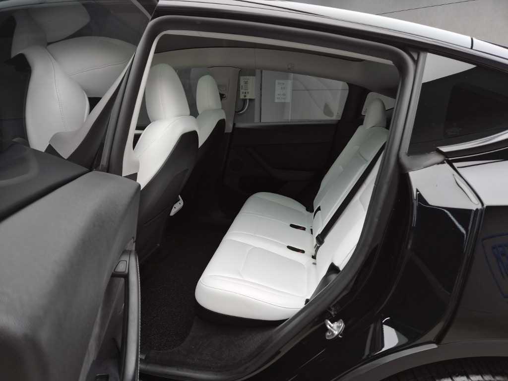 2023 Tesla Model Y Ref 425439 Diesel Negro - Miniatura 6