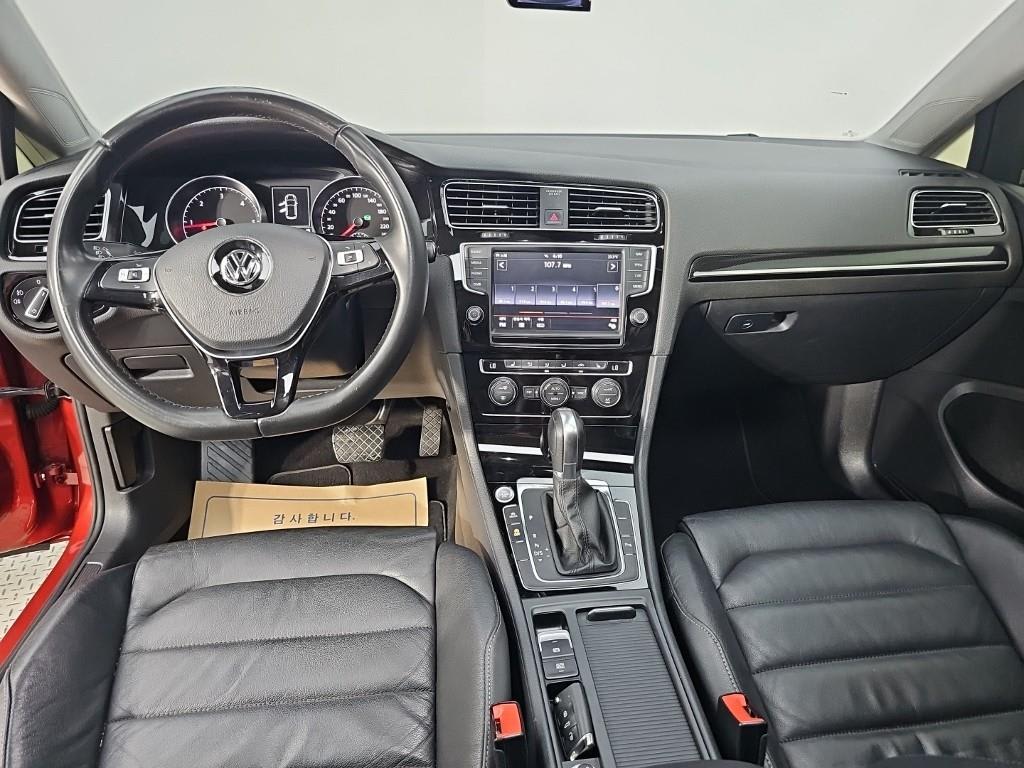 2016 Volkswagen Golf 7th Rojo - Miniatura 5