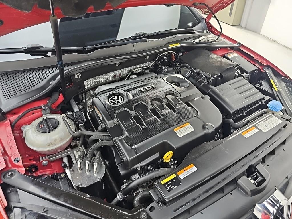 2016 Volkswagen Golf 7th Rojo - Miniatura 6