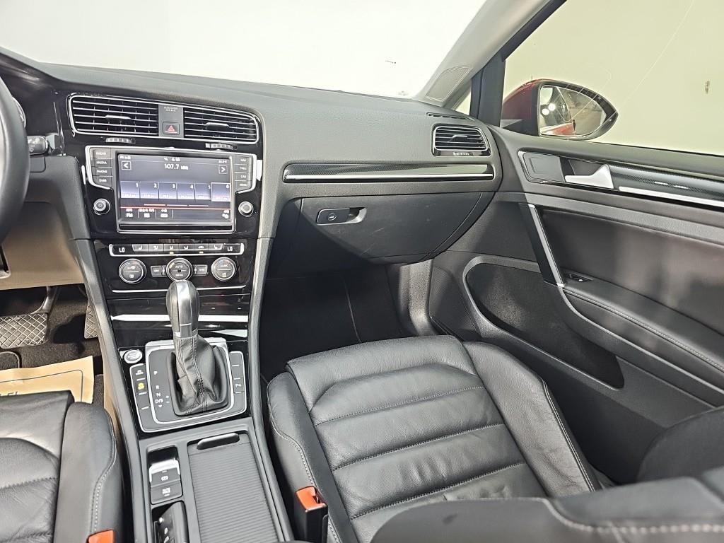 2016 Volkswagen Golf 7th Rojo - Miniatura 10