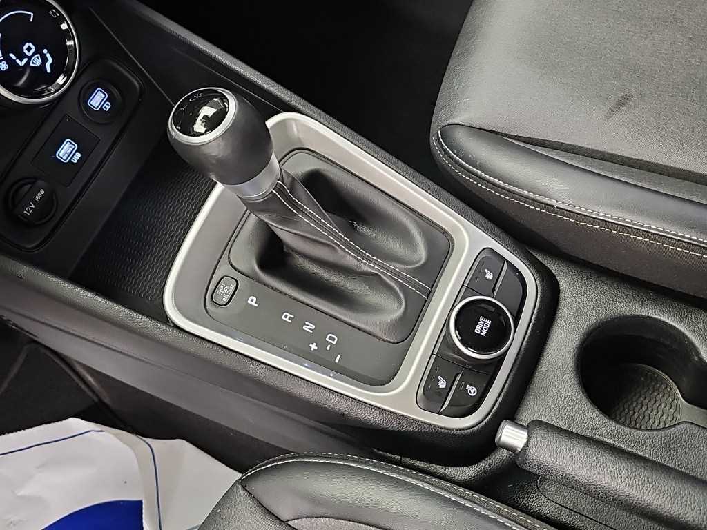 2020 Hyundai Venue 1.6 Plata - Miniatura 8