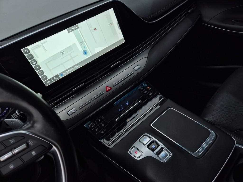 2020 Hyundai Grandeur IG Negro - Miniatura 10