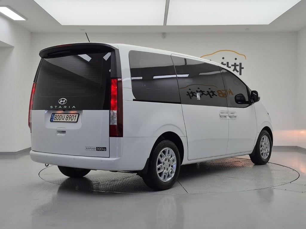 2023 Hyundai Staria 2WD Blanco - Miniatura 4