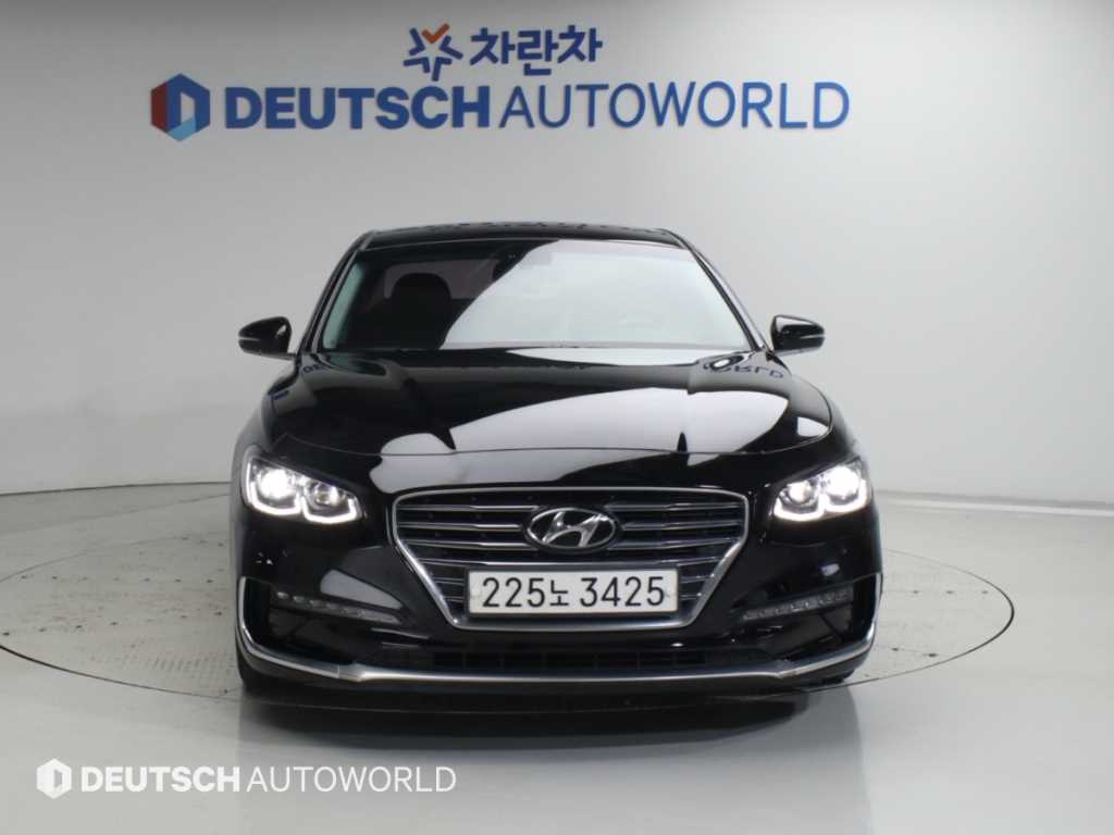 2017 Hyundai Grandeur IG Negro - Miniatura 3