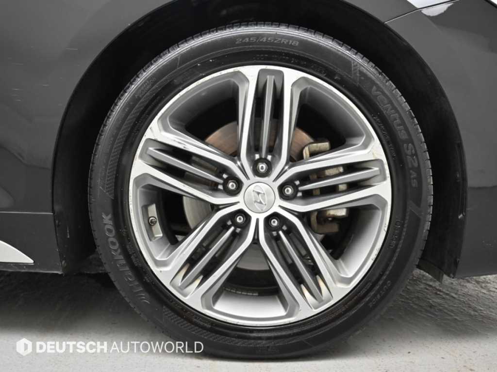 2017 Hyundai Grandeur IG Negro - Miniatura 6