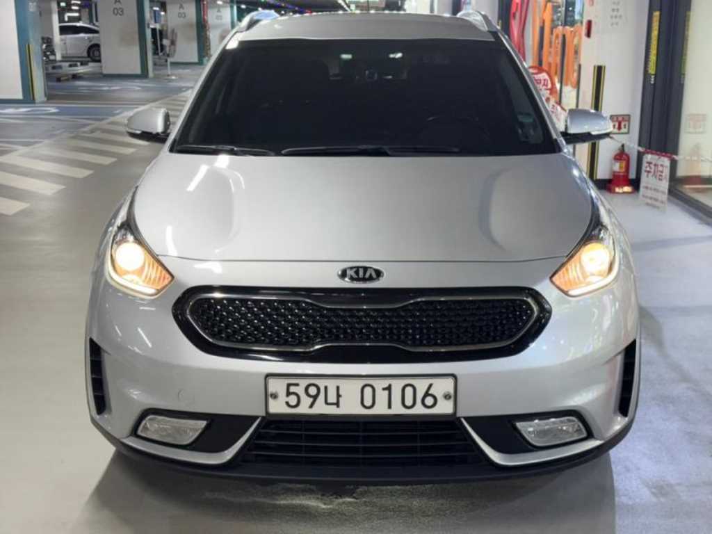 2017 Kia Niro 1.6 Gris - Miniatura 2