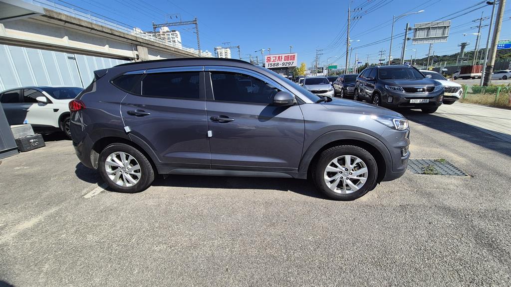 2020 Hyundai Tucson 1.6T Gris - Miniatura 3
