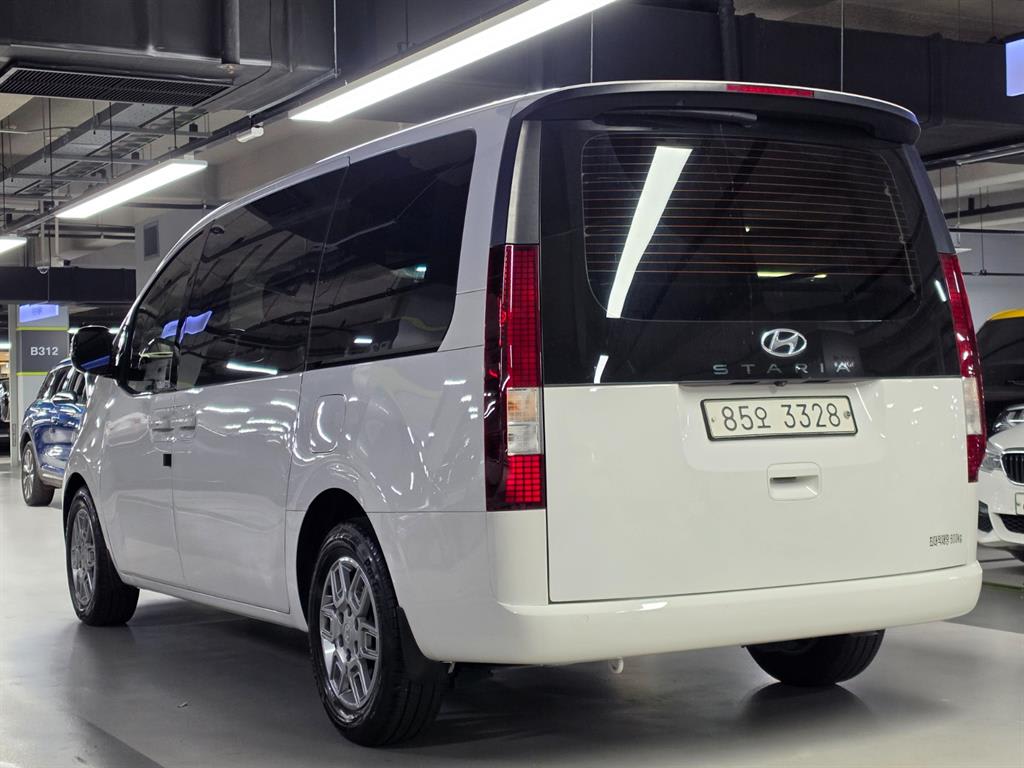 2022 Hyundai Staria 2WD Blanco - Miniatura 4