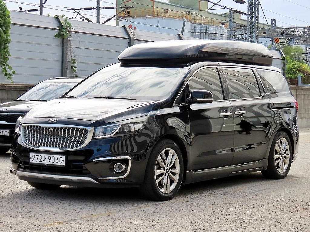 2015 Kia Carnival Diesel Negro - Imagen 1