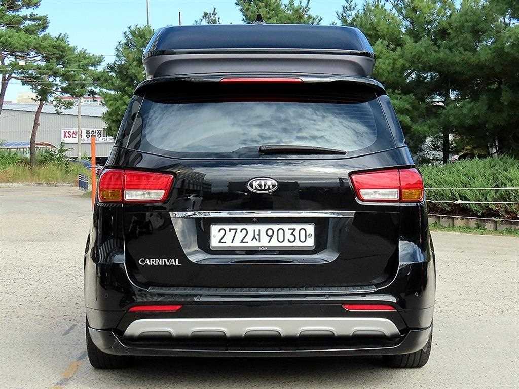 2015 Kia Carnival Diesel Negro - Miniatura 4