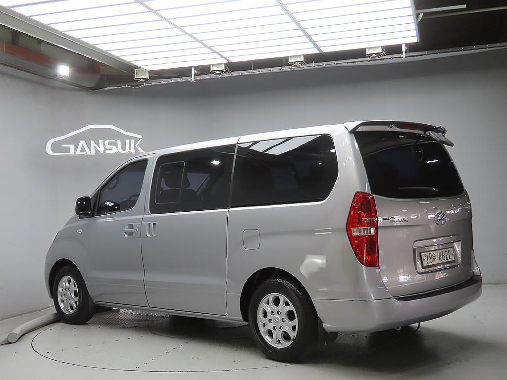 2014 Hyundai Starex 12-seater Gris - Miniatura 3