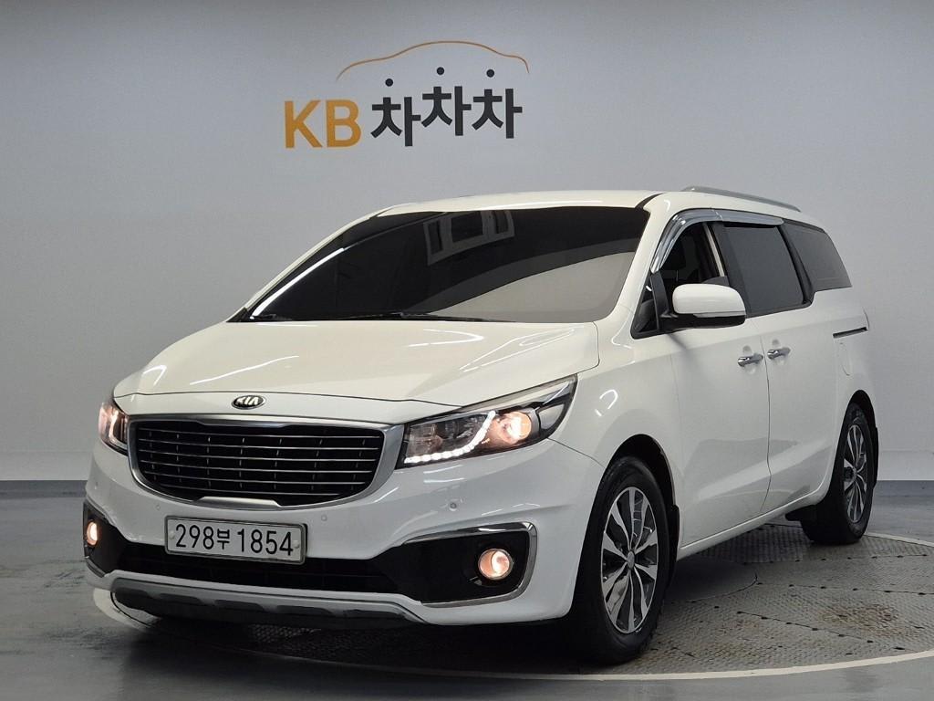 2017 Kia Carnival Diesel Blanco - Imagen 1