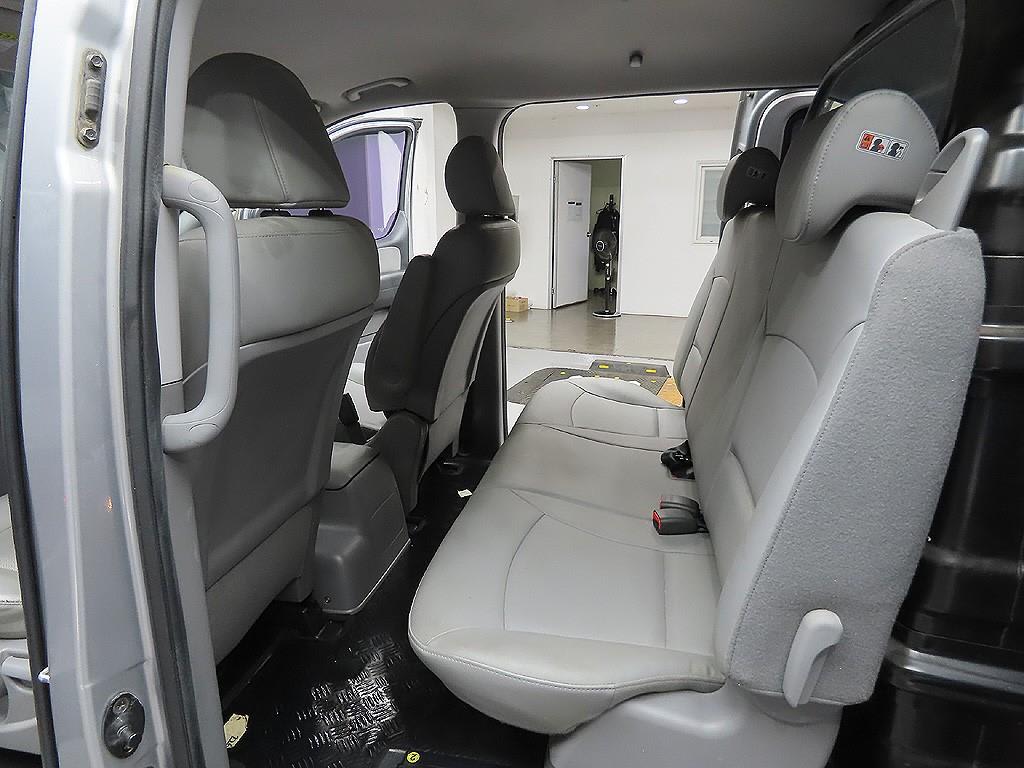 2017 Hyundai Starex Van Gris - Miniatura 10