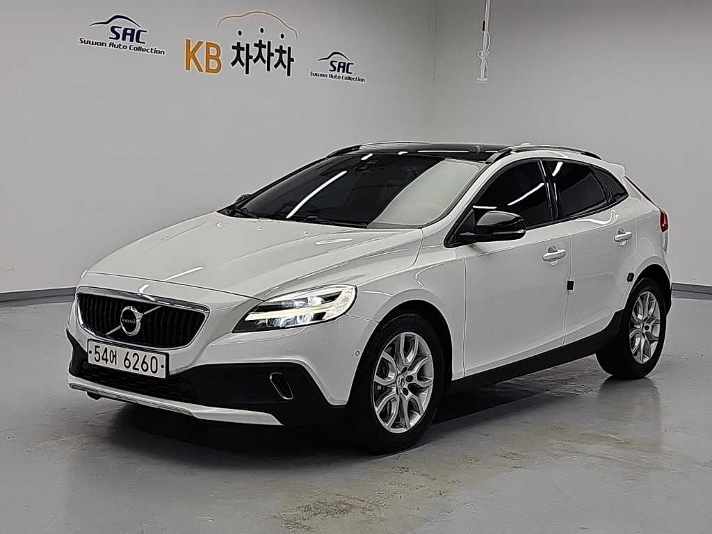 2017 Volvo V40 Ref 425422 Diesel Blanco - Imagen 1