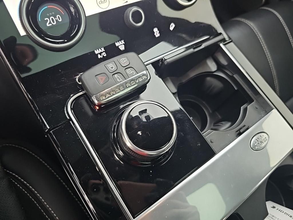 2018 Land Rover Range Rover Velar 3.0 Negro - Miniatura 7