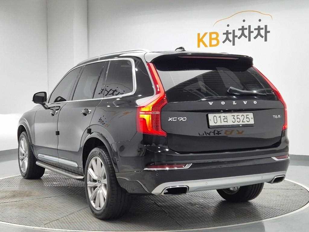 2017 Volvo XC90 2nd Negro - Miniatura 2