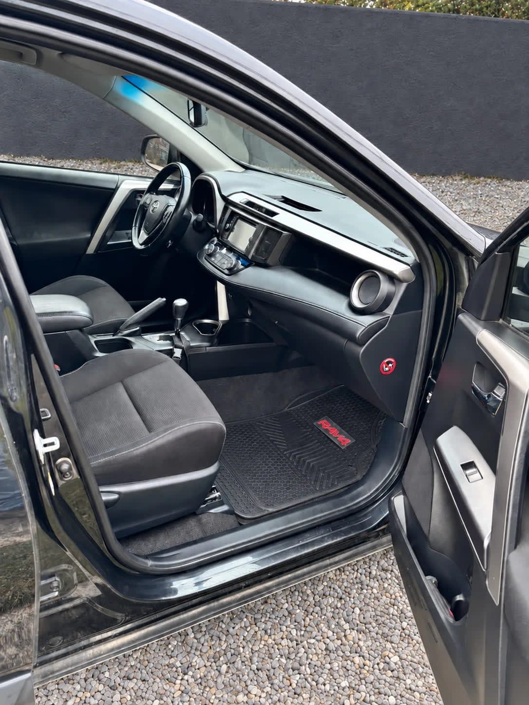 2016 Toyota RAV4 Negro - Miniatura 7
