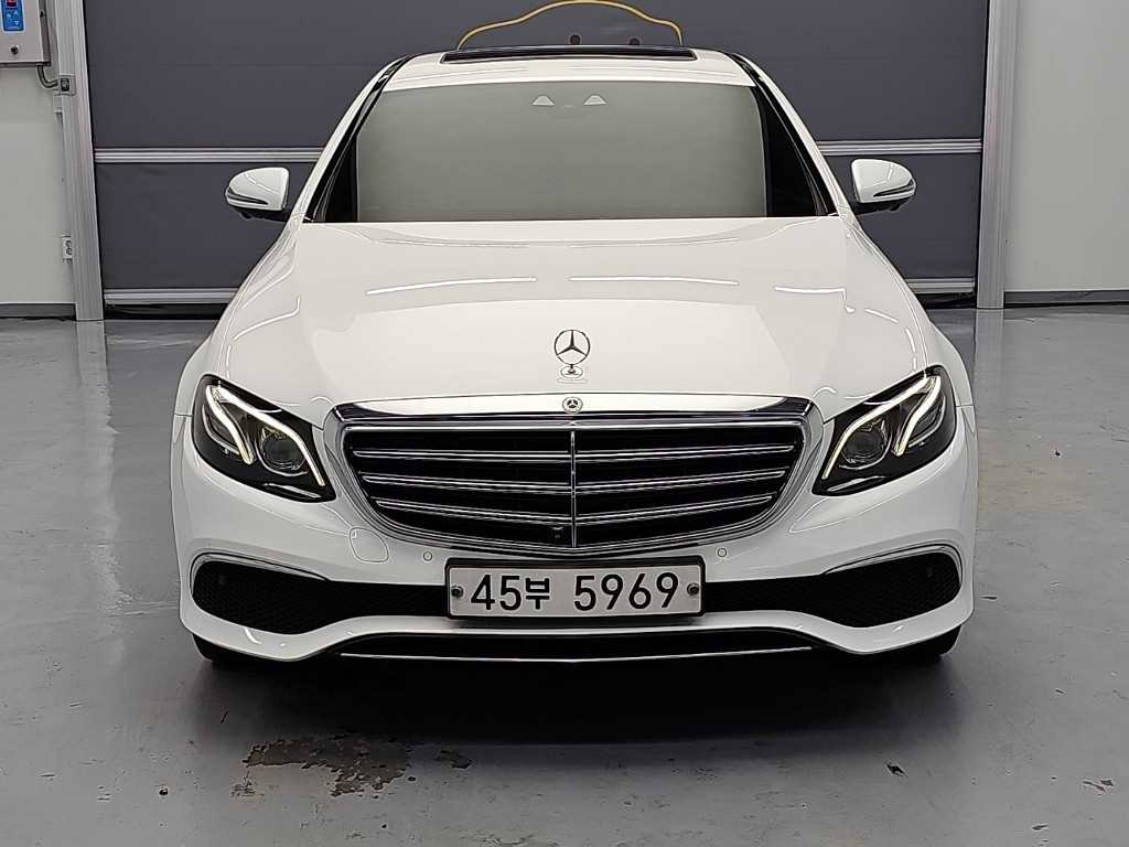 2018 Mercedes-Benz Clase E E Blanco - Miniatura 2