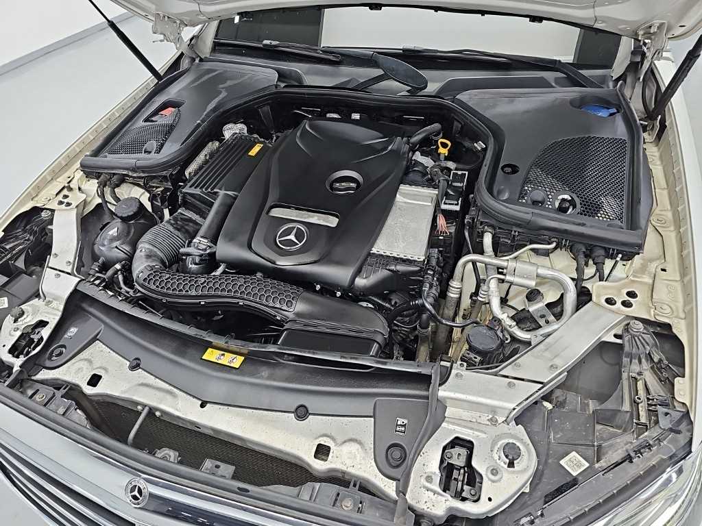 2018 Mercedes-Benz Clase E E Blanco - Miniatura 5