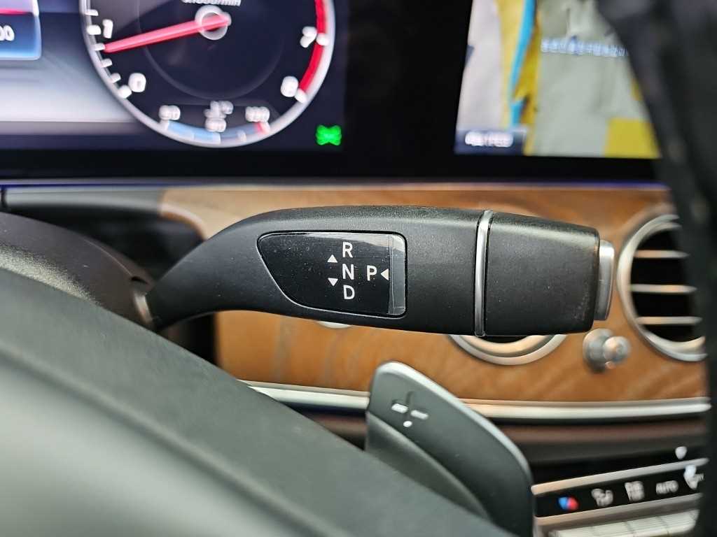 2018 Mercedes-Benz Clase E E Blanco - Miniatura 8