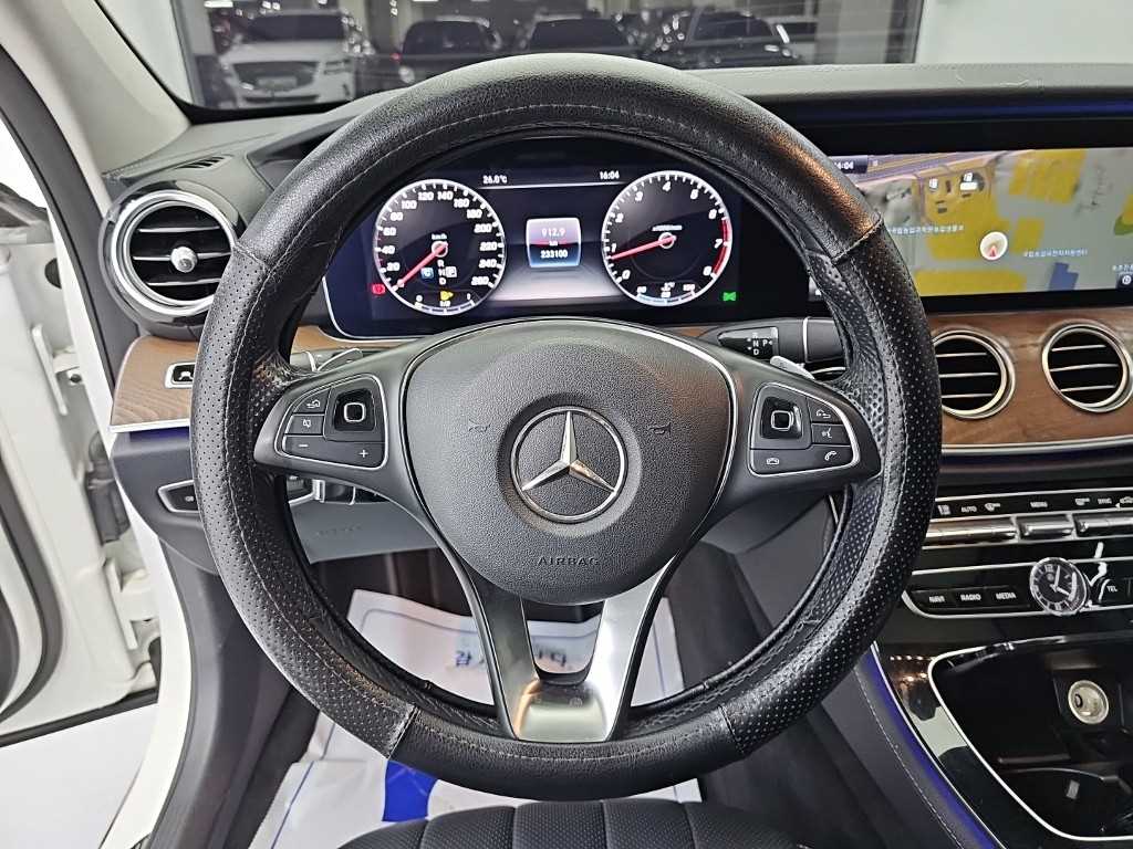 2018 Mercedes-Benz Clase E E Blanco - Miniatura 9