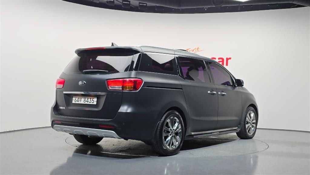 2015 Kia Carnival Diesel Negro - Miniatura 2