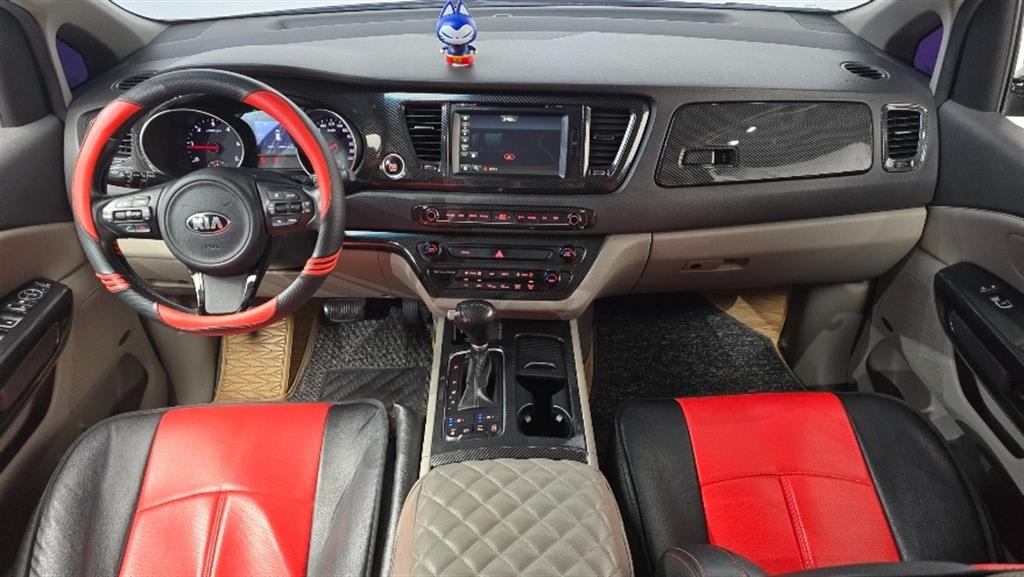2015 Kia Carnival Diesel Negro - Miniatura 7