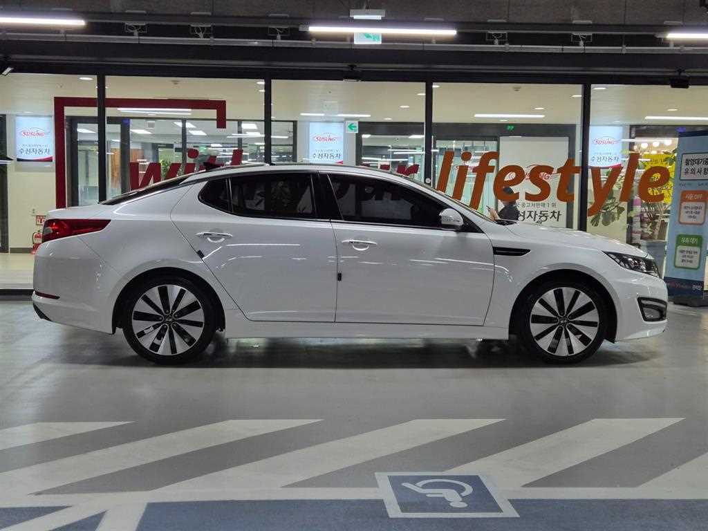 2011 Kia K5 2.0 Blanco - Miniatura 3