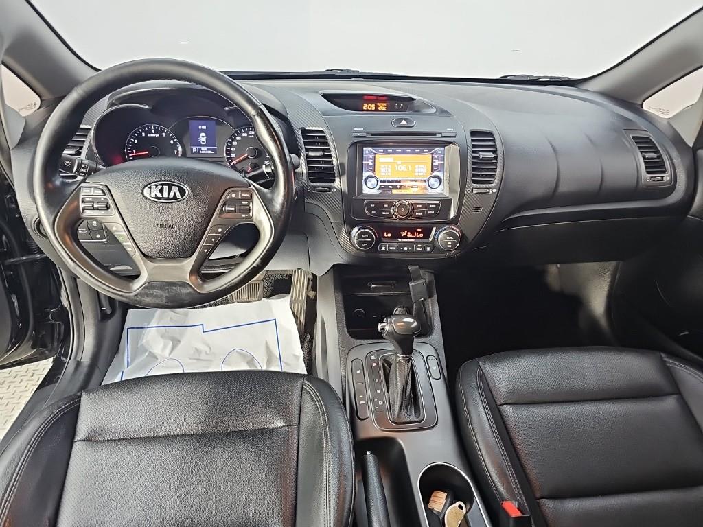 2013 Kia K3 1.6 Negro - Miniatura 5