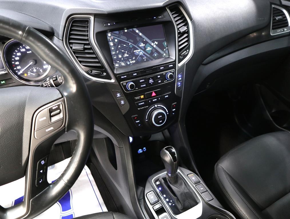 2018 Hyundai Santa Fe The Azul - Miniatura 9