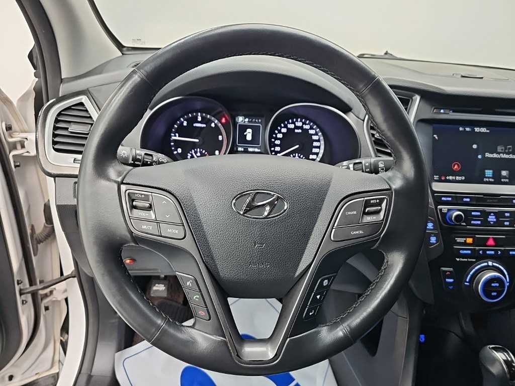 2017 Hyundai Santa Fe The Blanco - Miniatura 9