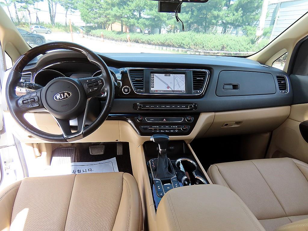 2020 Kia Carnival Gasoline Blanco - Miniatura 7