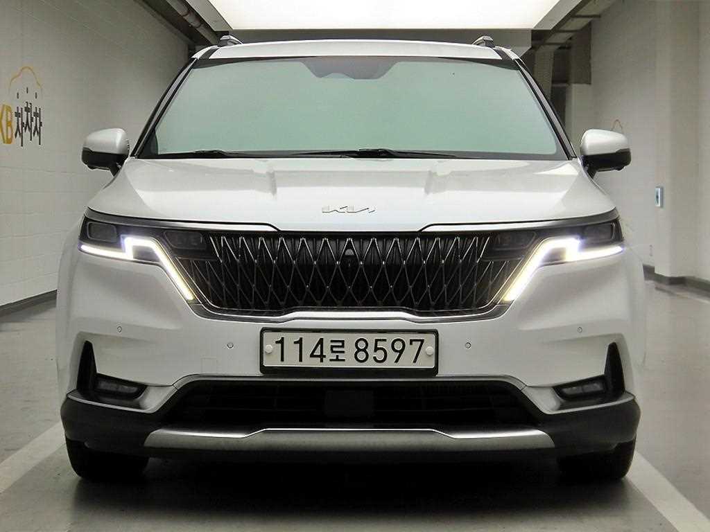 2021 Kia Carnival 4th - Imagen 1