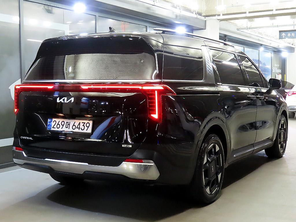 2025 Kia Carnival Hybrid Negro - Miniatura 4