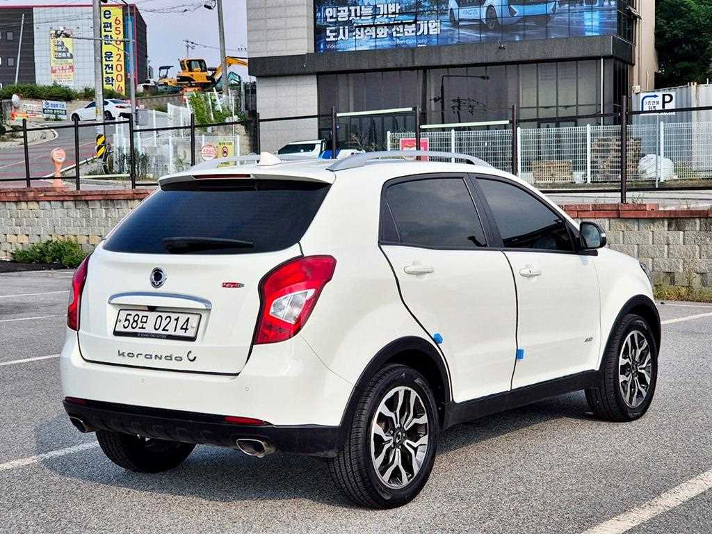 2016 SsangYong Korando C Blanco - Miniatura 4