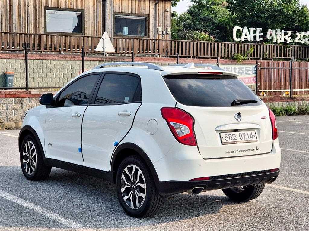 2016 SsangYong Korando C Blanco - Miniatura 6