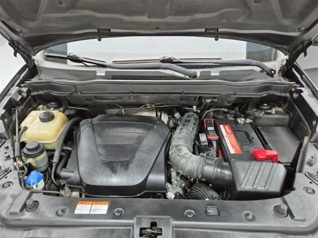 2015 SsangYong Korando C Negro - Miniatura 5