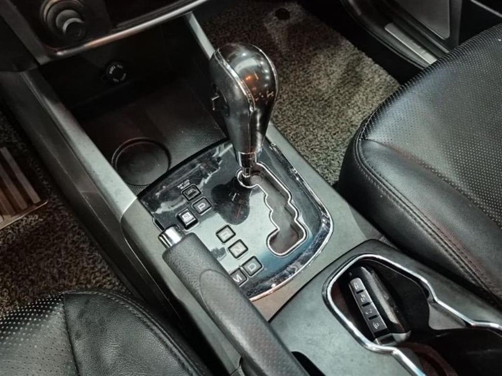 2015 SsangYong Korando C Negro - Miniatura 8