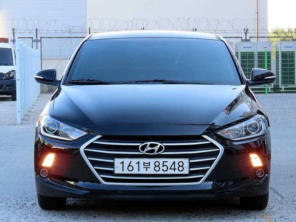 2017 Hyundai Avante AD Negro - Imagen 1