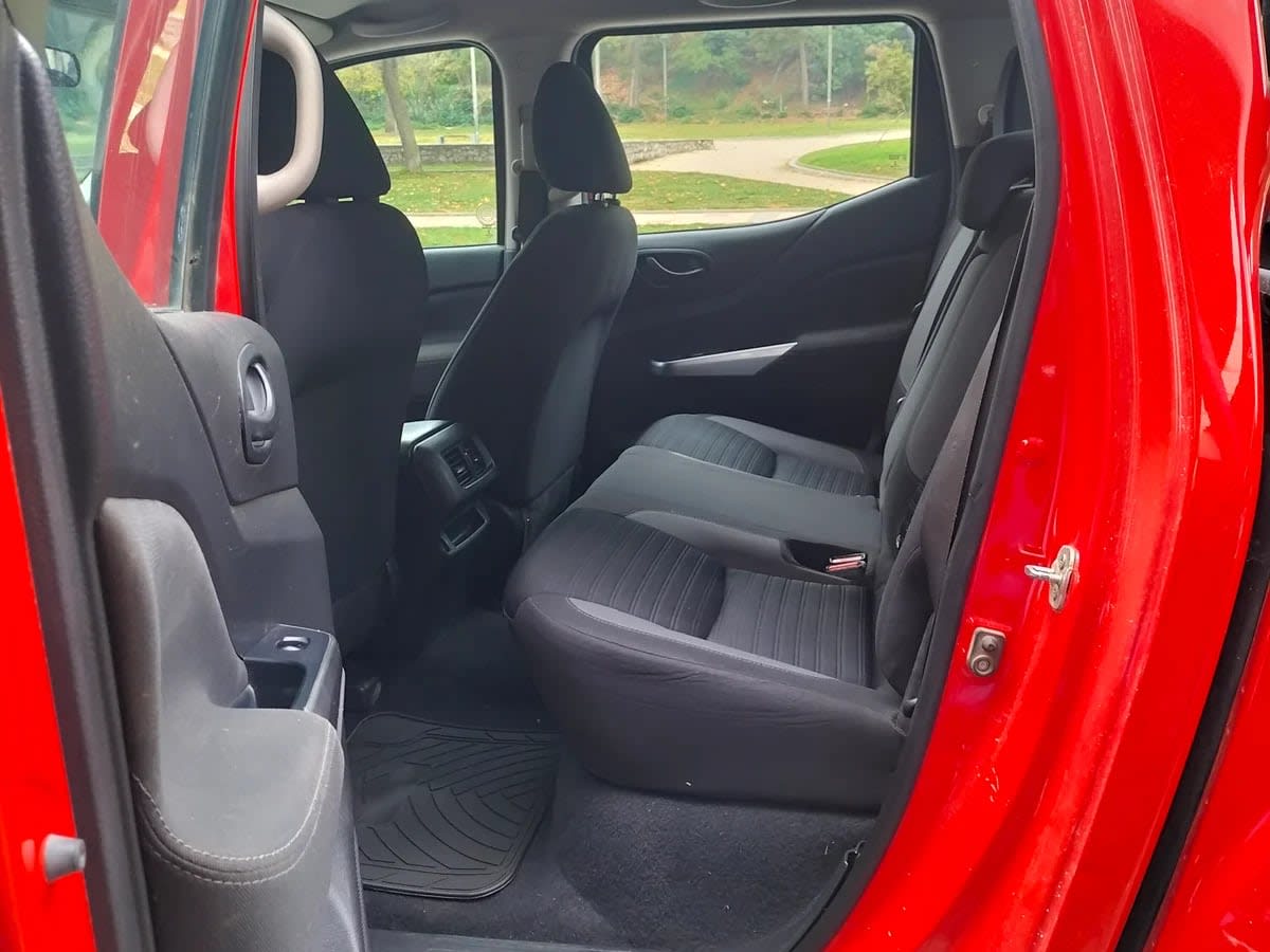 2022 Nissan Navara DC Rojo - Miniatura 5