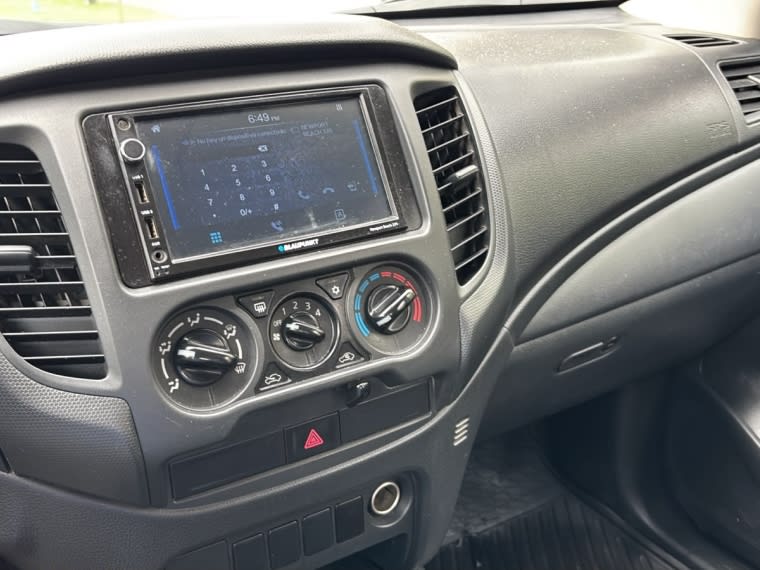 2022 Mitsubishi L200 KATANA - Miniatura 9