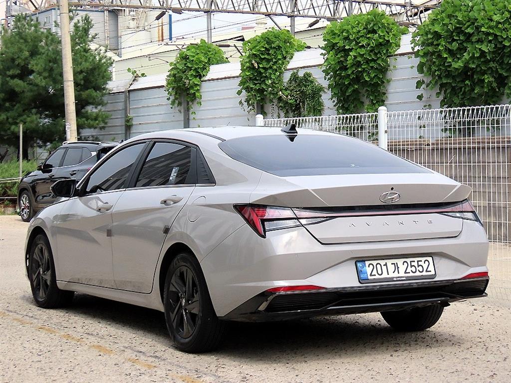 2023 Hyundai Avante Hybrid Gris - Miniatura 3