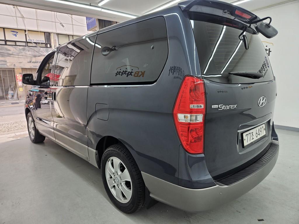 2019 Hyundai Starex 4WD - Miniatura 3