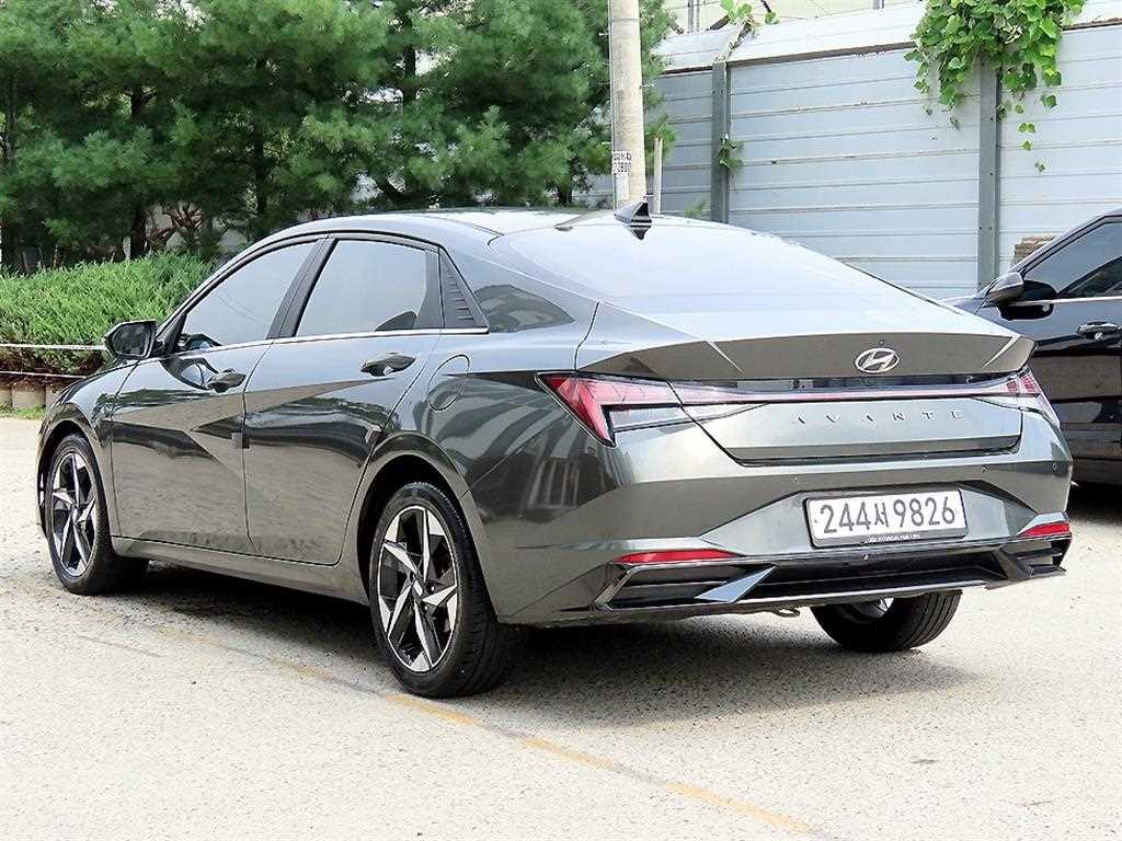 2021 Hyundai Avante (CN7) Gris - Miniatura 3