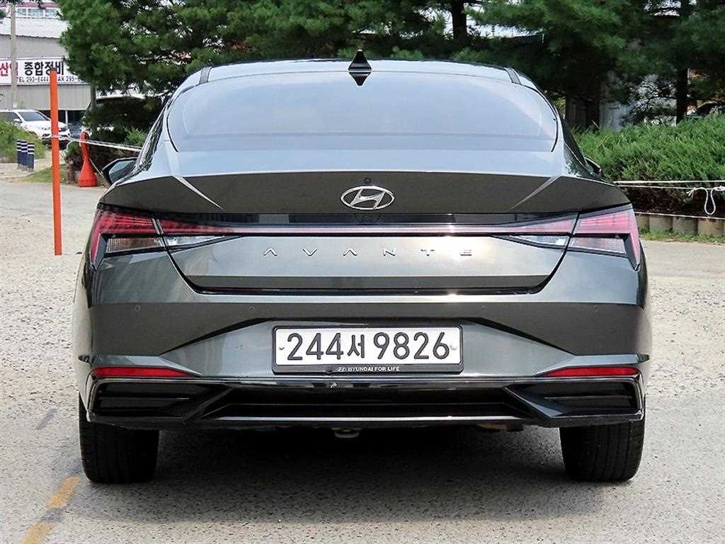 2021 Hyundai Avante (CN7) Gris - Miniatura 4