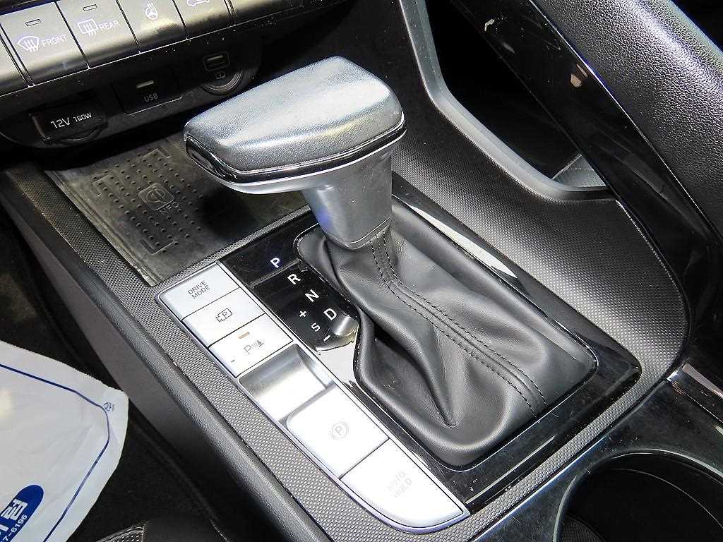 2021 Hyundai Avante (CN7) Gris - Miniatura 10