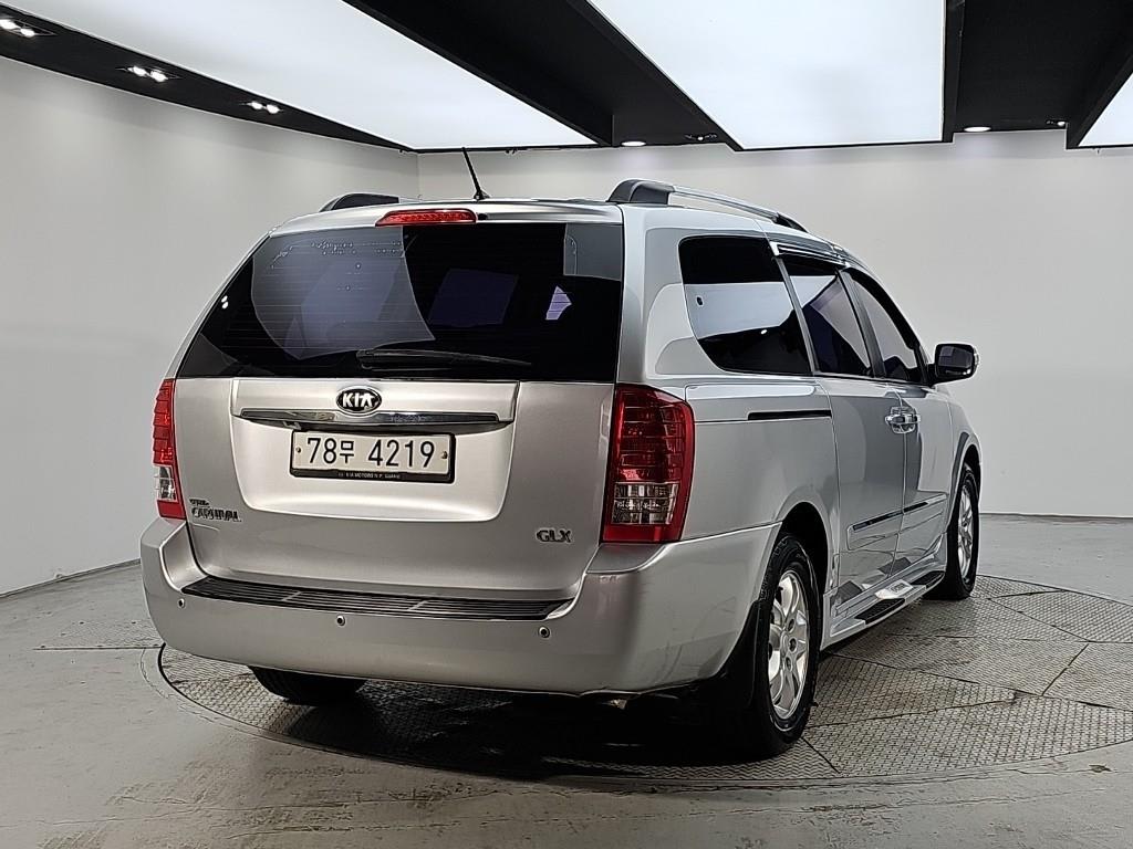 2013 KIA Carnival Ref 426527 Diesel Plata - Miniatura 4